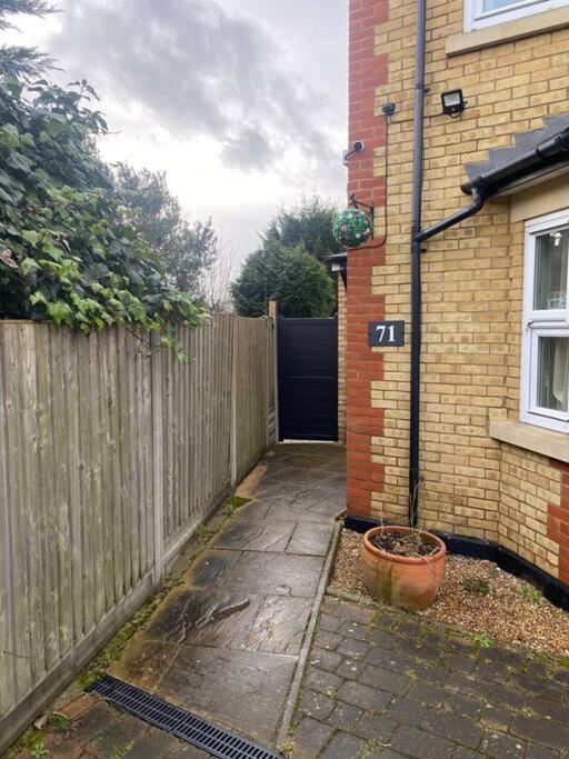 Charming Private Guest House Enfield Exterior photo
